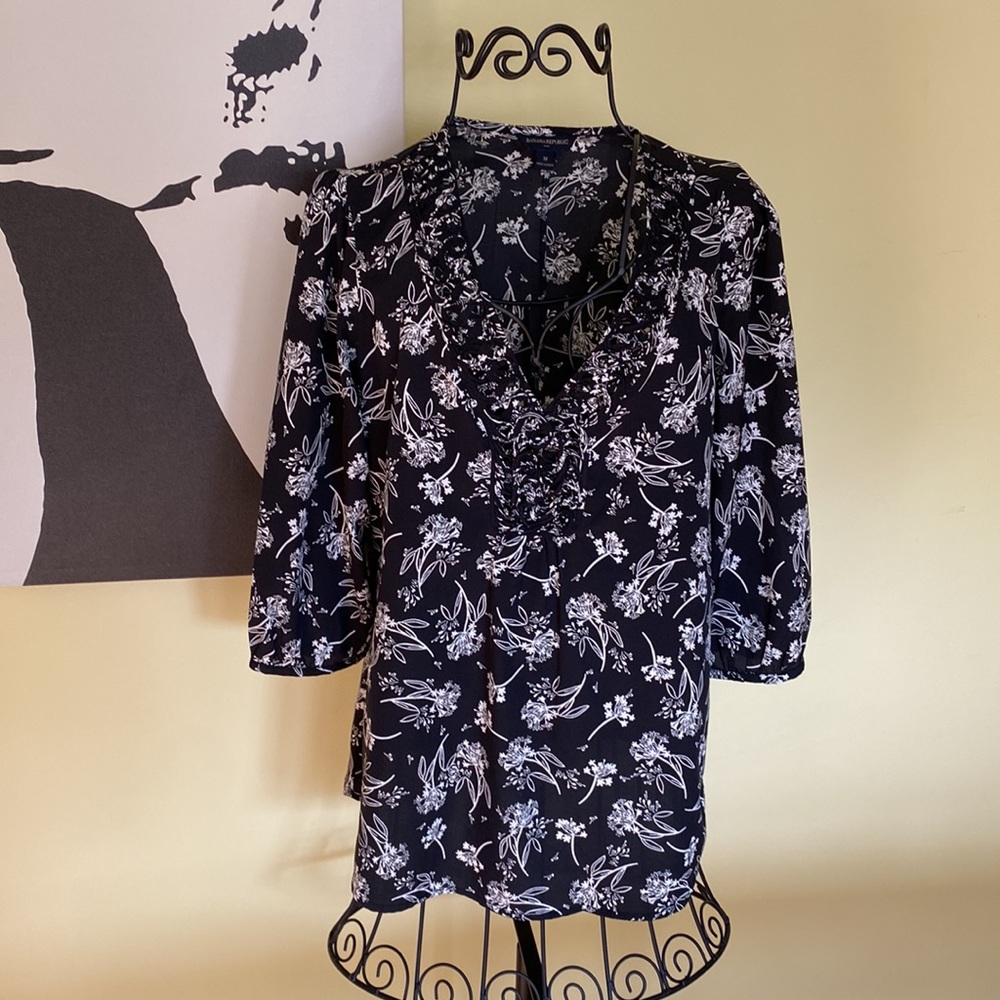 Banana Republic Black/White Floral V-Neck Tunic - Size M